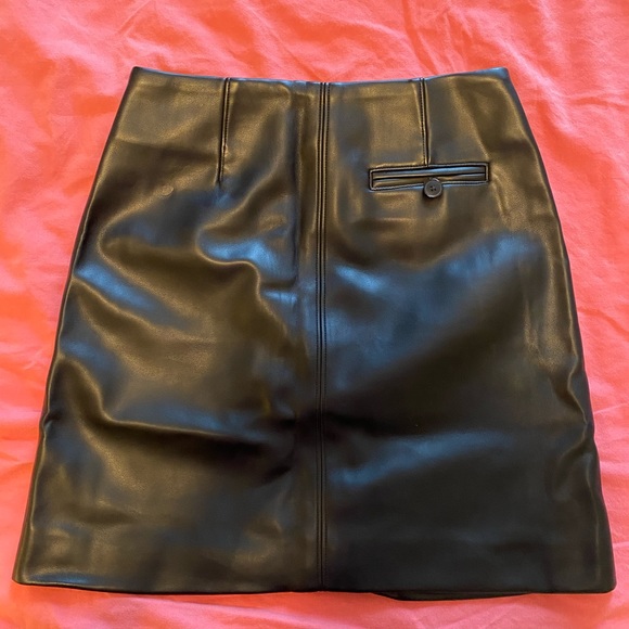 Aritzia Talula Zip Faux Leather Skirt - Picture 5 of 5